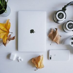 Modern essentials: Navigating work , play , and connectivity for a better creativity